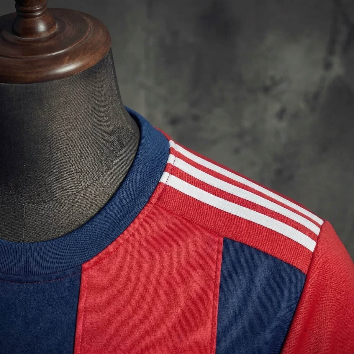 2025/26 Bayern Munich Long Sleeve Red & Cyan Sweatshirt M-3XL detalj 5