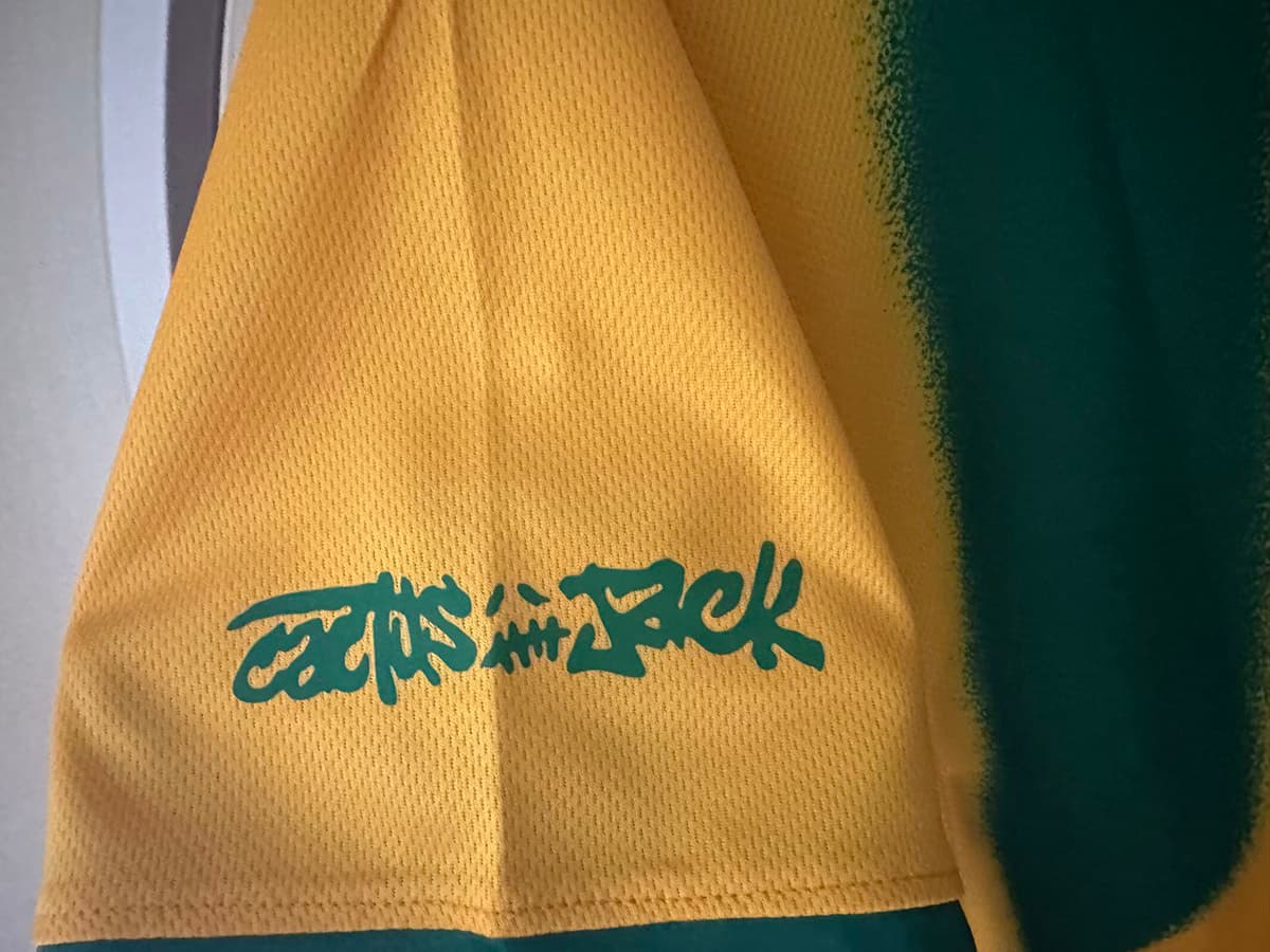 2026 Brazil x Scott Cactus Jack Total 90 Yellow Retro Soccer Jersey detalj 4