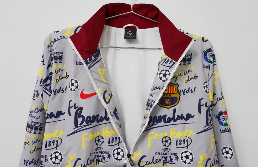 24/25 Barcelona Grey Windbreaker detalj 7